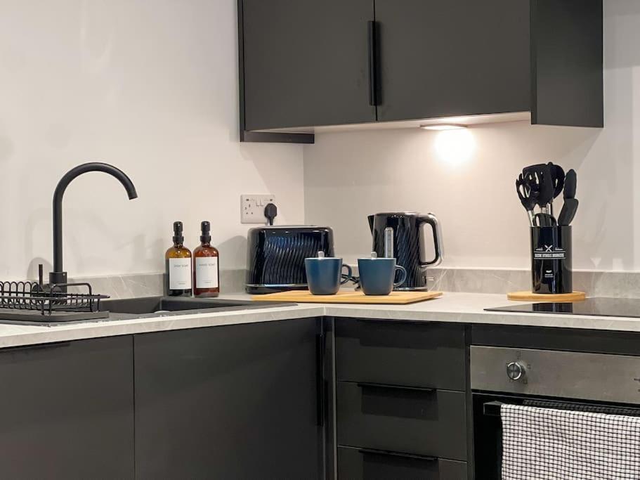 Orange Rentals-High Spec, Midnight Suite, Sleeps 4-Pets Welcome! ลิเวอร์พูล ภายนอก รูปภาพ